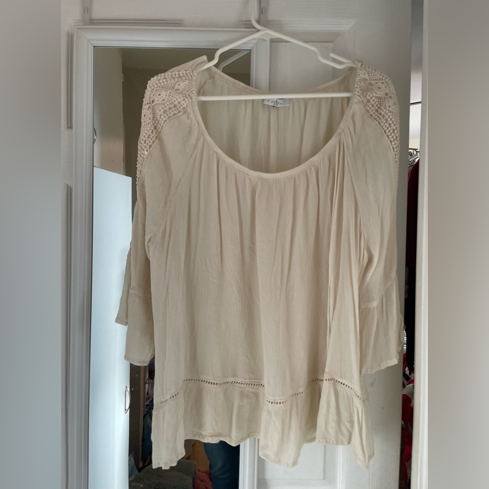 Fever cream color scoop neck top plus size 2x w/lace insets & ruffles